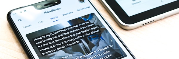 前线速递资讯动态 - 记者正在报道体育新闻的现场工作场景